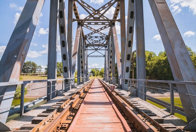 Ponte sul canale di raffreddamento a Chernobyl