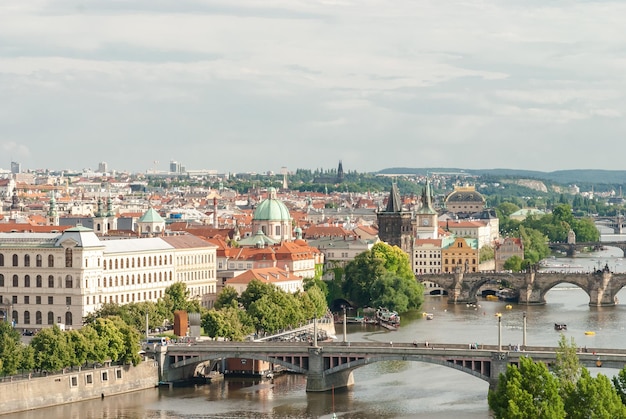 Ponte sul fiume a Praga