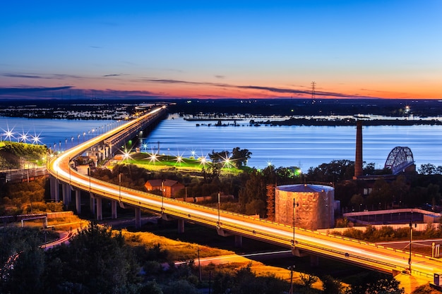 Ponte sul fiume Amur a Khabarovsk, Russia