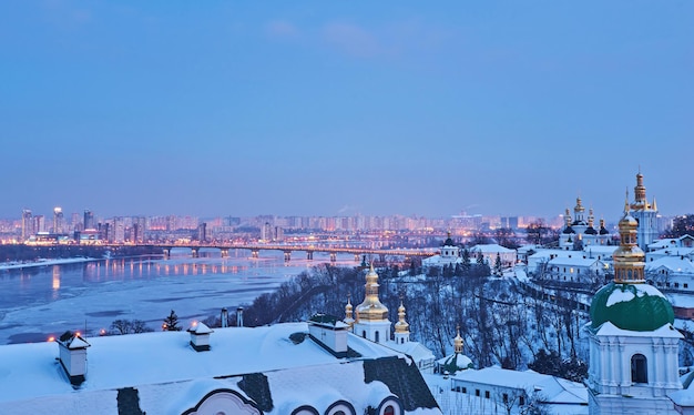 Ponte sul fiume Dnepr a Kiev