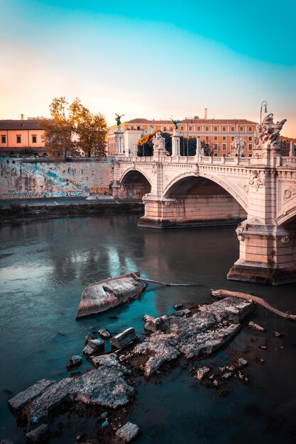 Ponte sul fiume