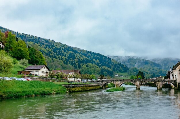 Ponte sul fiume