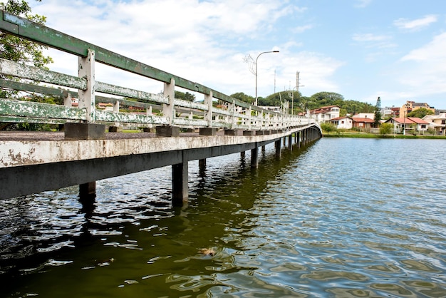 Ponte sul lago nella città di Torres Rio Grande do Sul Brasile