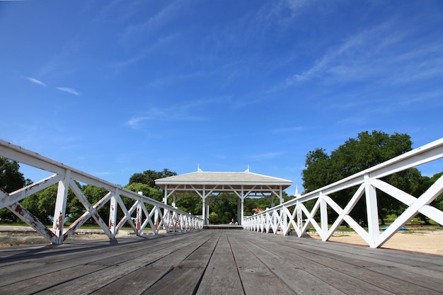 Pontile con padiglione