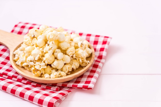 popcorn dolce su legno