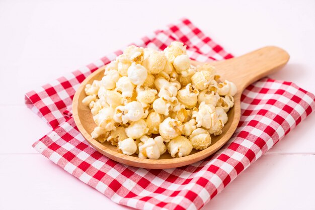 popcorn dolce su legno