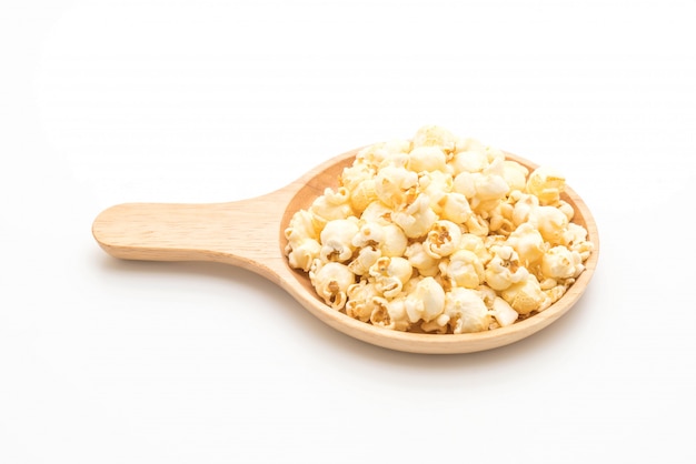 popcorn dolce su sfondo bianco