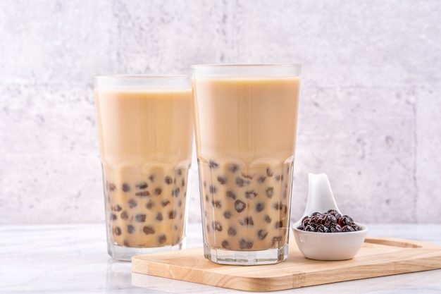 Popolare bevanda di Taiwan Tè al latte Bubble con palla di perle di tapioca nel bicchiere