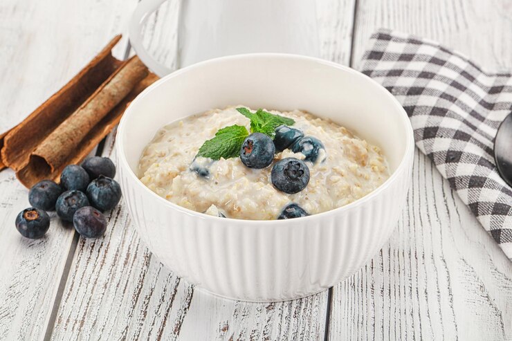 Foto porridge d'avena con mirtilli