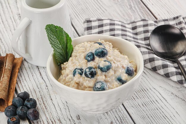 Porridge d'avena con mirtilli