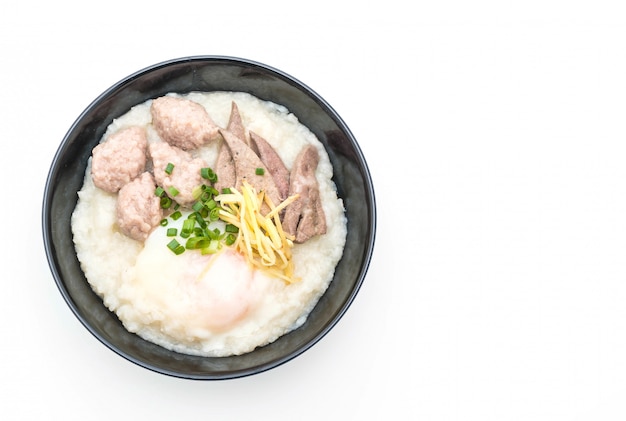 porridge di riso con carne di maiale e uova