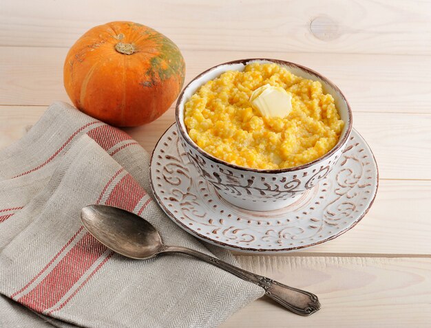 Porridge di zucca con burro e zucca