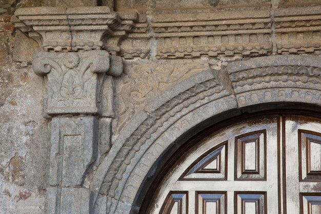 Porta della chiesa a Berzocana Caceres Spagna