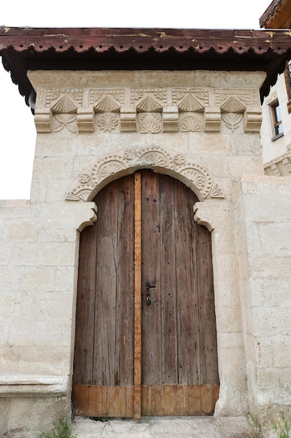 Porta di legno di una casa tradizionale turca