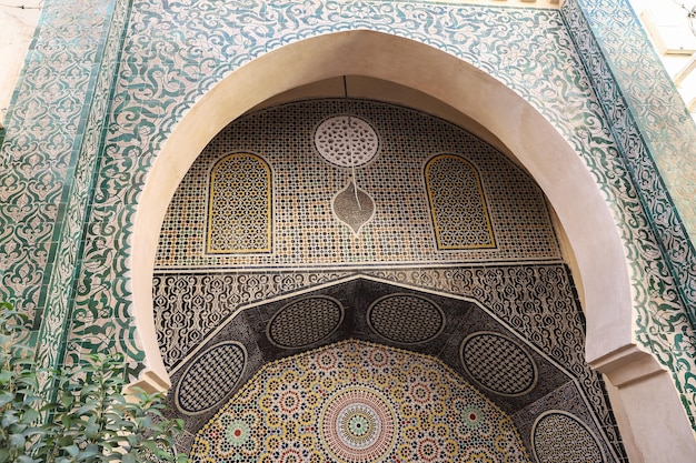 Porta di un edificio a Fez in Marocco