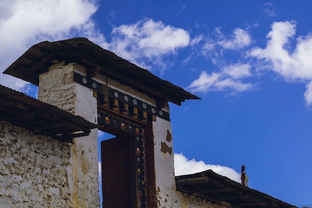 Porta di un monastero a Thimphu Bhutan