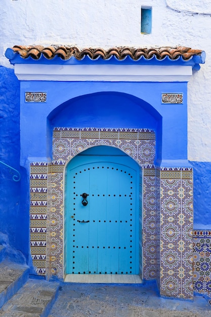 Porta di una casa a Chefchaouen in Marocco