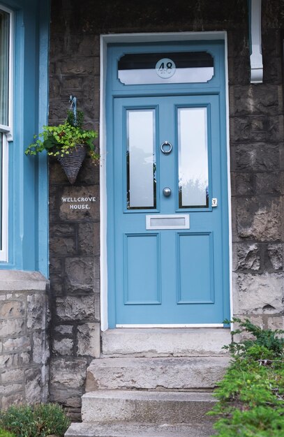 Porta e soglia in una casa inglese York Inghilterra Agosto 2022