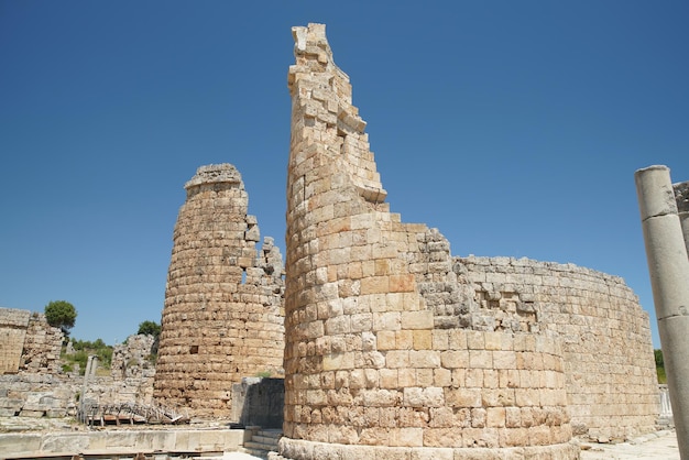 Porta ellenistica nell'antica città di Perge ad Antalya Turkiye