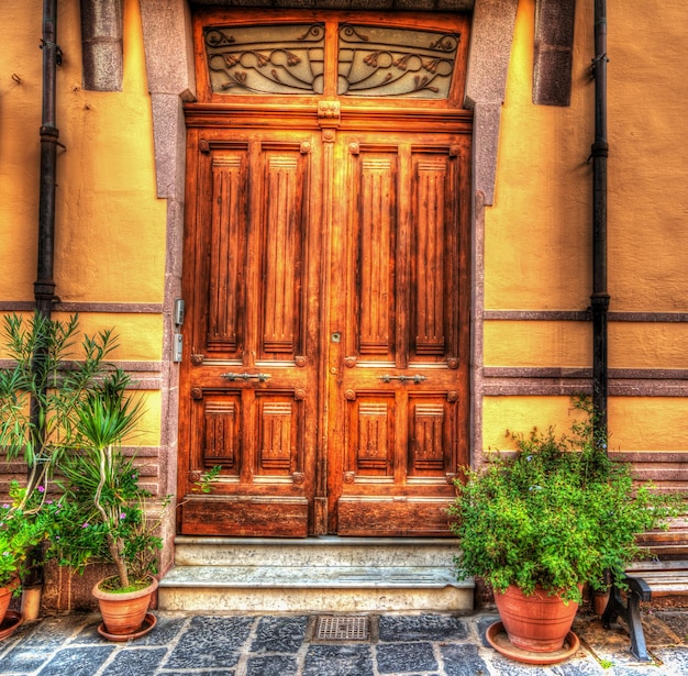 Porta in legno a Bosa Italia Lavorata per effetto tone mapping hdr