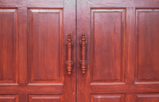 Porta in legno marrone retrò, porta artigianale di design tailandese