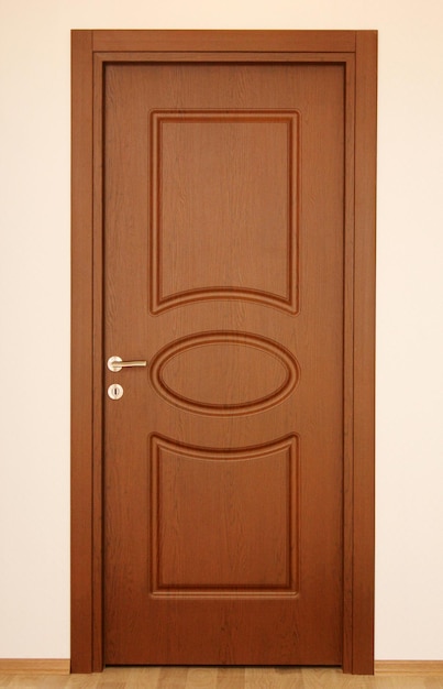 Porta interna in legno e moderna