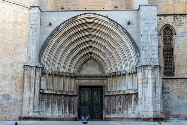 Porta laterale della Cattedrale di Girona.