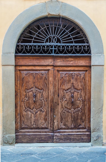 Porta, vecchio portone d'ingresso, portale, portale