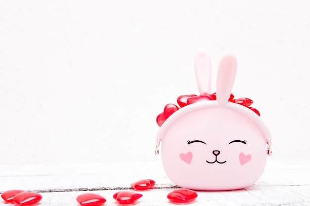 Portafoglio rosa con una faccia di coniglio