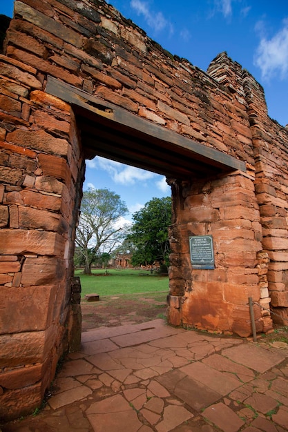 Portale delle antiche rovine gesuitiche di San Ignacio