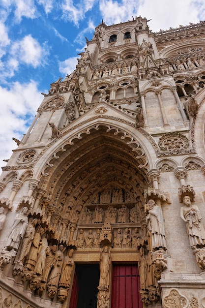 Portale nella cattedrale di Notre Dame di Amiens nella Somme