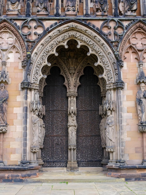 Porte all'ingresso della Cattedrale di Lichfield