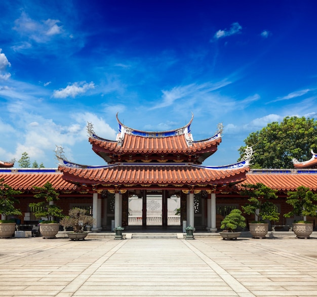 Porte del monastero di Lian Shan Shuang Lin