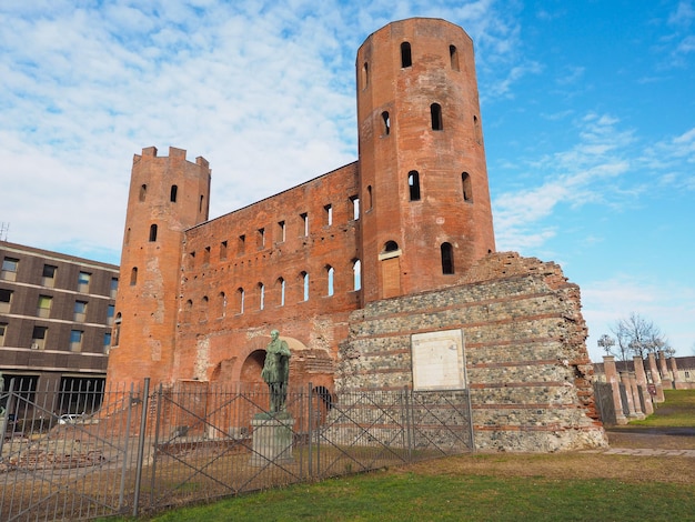 Porte Palatine antiche porte romane a Torino Italia