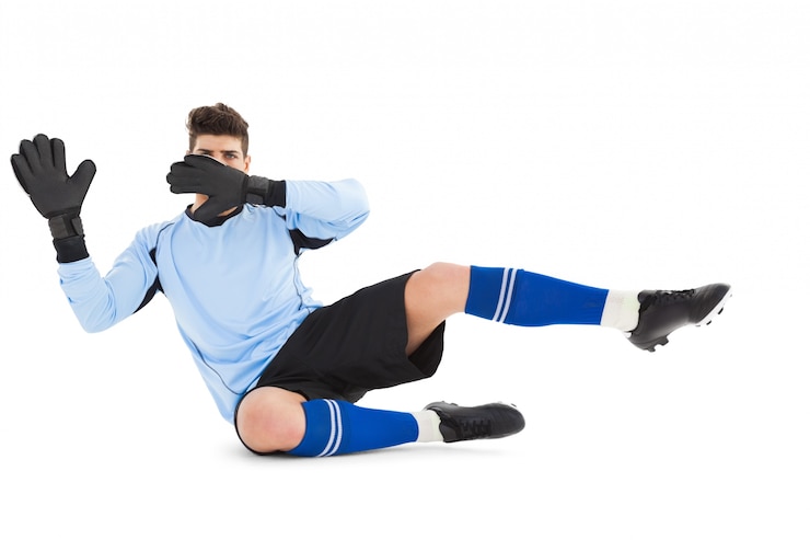 Foto portiere in blu facendo un salvataggio