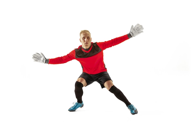 Foto portiere pronto a salvare su sfondo bianco studio. concetto di calcio calcio