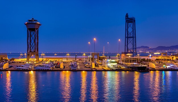 porto di Barcellona durante la sera Spagna