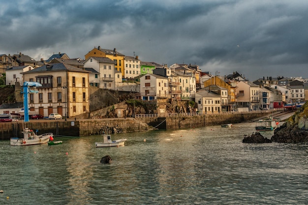 Porto di pesca di Tapia de Casariego nelle Asturie - Spagna