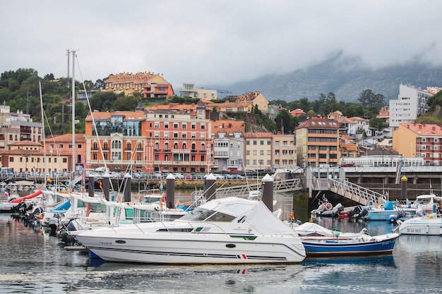 Porto di Ribadesella nelle asturie e mare