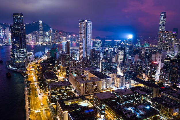 Porto Victoria, Hong Kong 05 settembre 2018:- Vista dall'alto della città urbana di Hong Kong di notte
