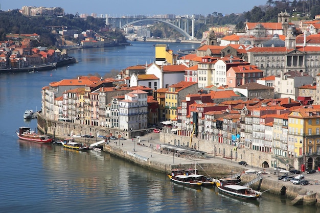 Portogallo Città di Porto Vista dell'argine del fiume Douro