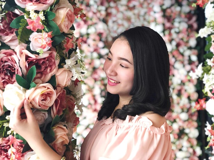 Photo portrait of young woman with roses