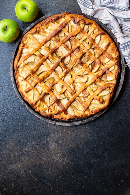 Porzione di dessert al forno fatta in casa dolce torta di mele