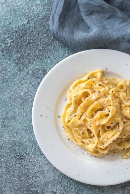 Porzione di fettuccine Alfredo