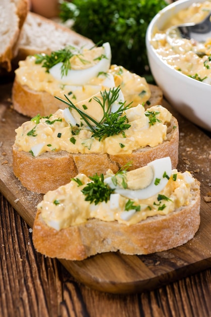 Porzione di insalata di uova