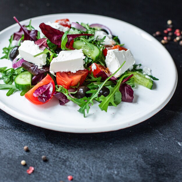 Porzione di insalata greca e formaggio feta