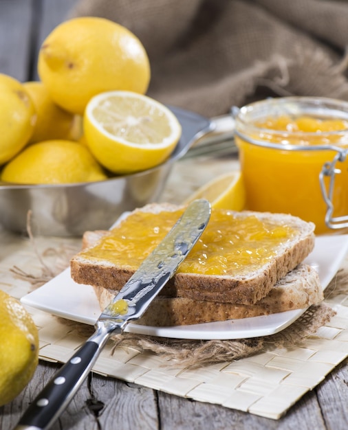 Porzione di marmellata di limoni