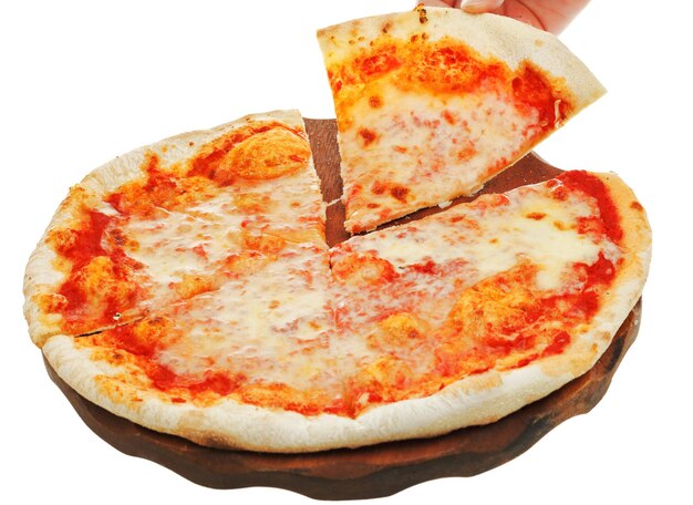 Porzione di pizza italiana Margherita su tavola di legno