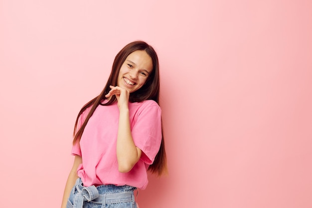 Positivo donna estate stile attraente sguardo isolato sfondo