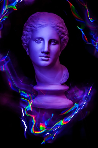 Poster colorato di arte concettuale moderna con antica statua del busto di Venere. Foto d'arte contemporanea. Esposizione prolungata. Spazzola leggera.